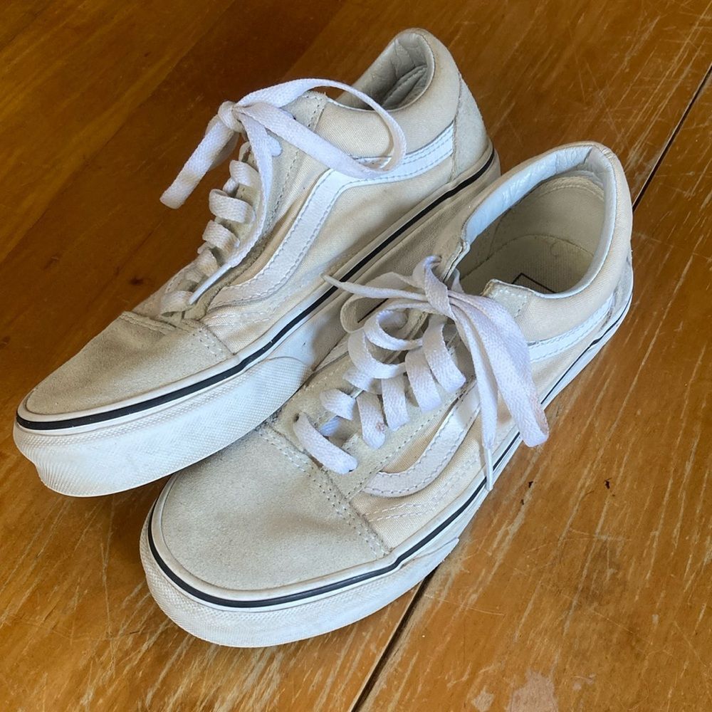 Vans Old Skool Lace Up Cream Suede Shoes Low Top Women Size 6 Men Size 4.5